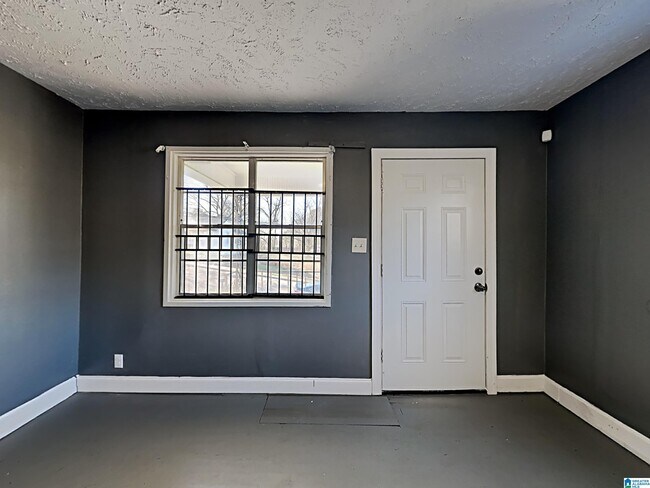 Building Photo - 7113 Oporto Ave