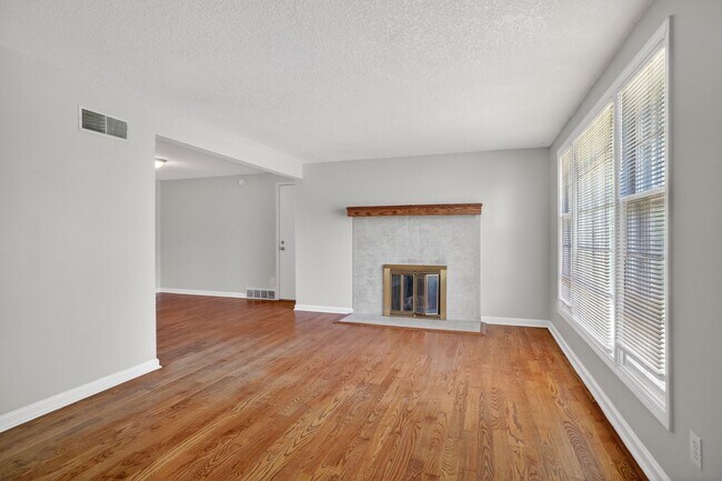 Foto del edificio - Your Next Home Awaits: 4BR/2BA in Desirable Prairie Village Location!