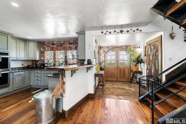 Foto del edificio - 221 Buena Vista Ct