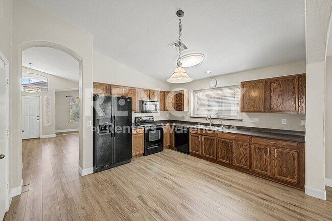 Foto del edificio - Price Improvement!  Johnson Ranch Home with Golf & 3 Community Pools!