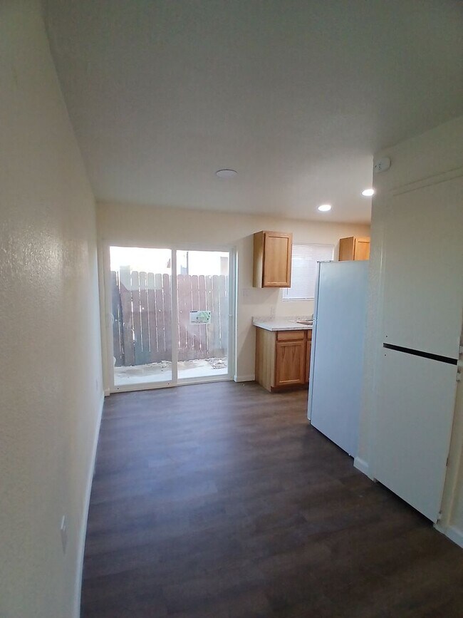 Foto del edificio - 305 N Lake Ave