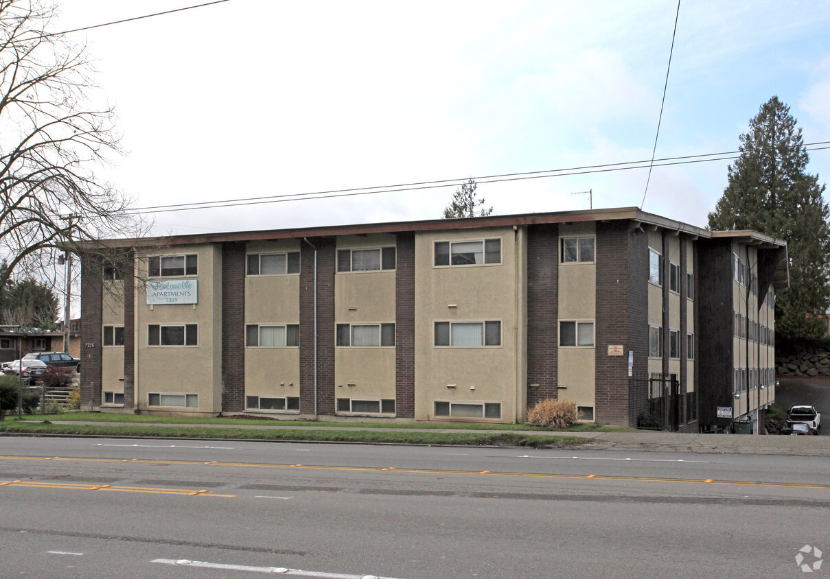 Primary Photo - Fontanelle Apartments
