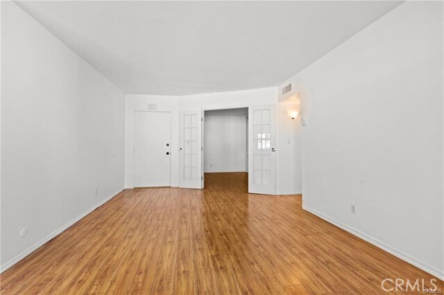 Foto del edificio - 5400 Newcastle Ave