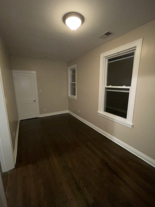 Building Photo - 3728 W 57th Plz