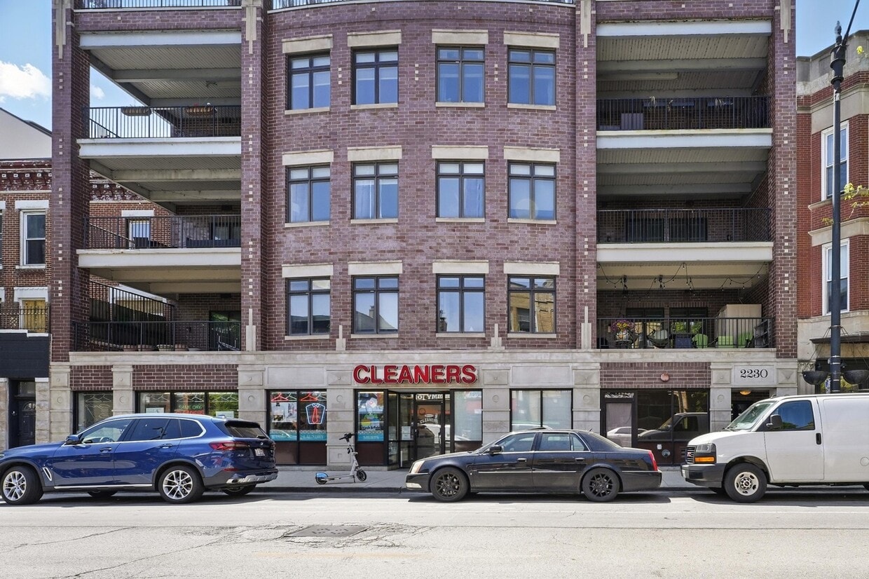 Primary Photo - 2230 N Lincoln Ave