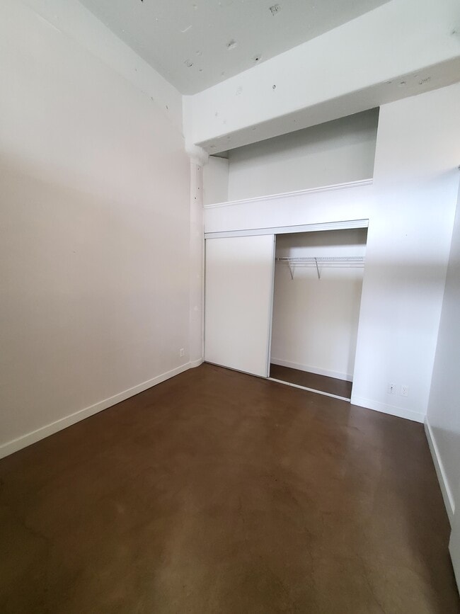 Photo du bâtiment - 404 King St E