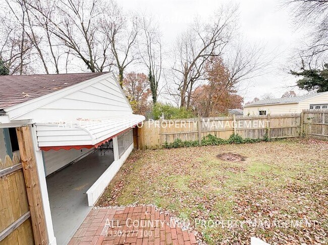 Foto del edificio - 106 Selden Ave