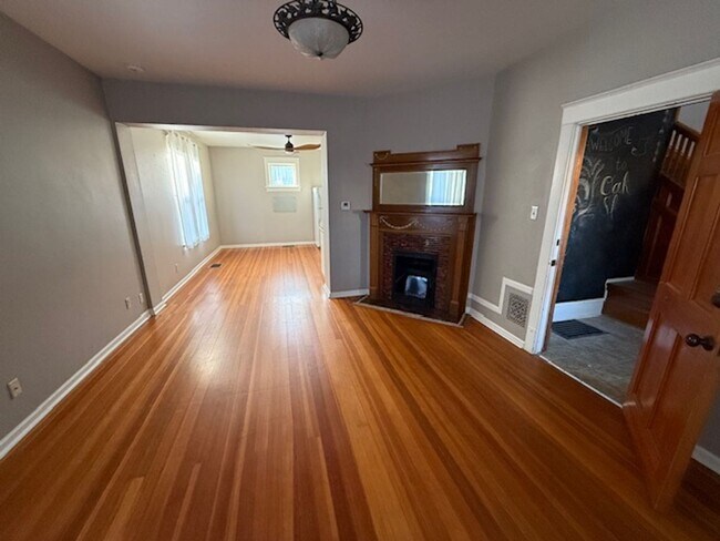 Foto del edificio - 217 E Oak St