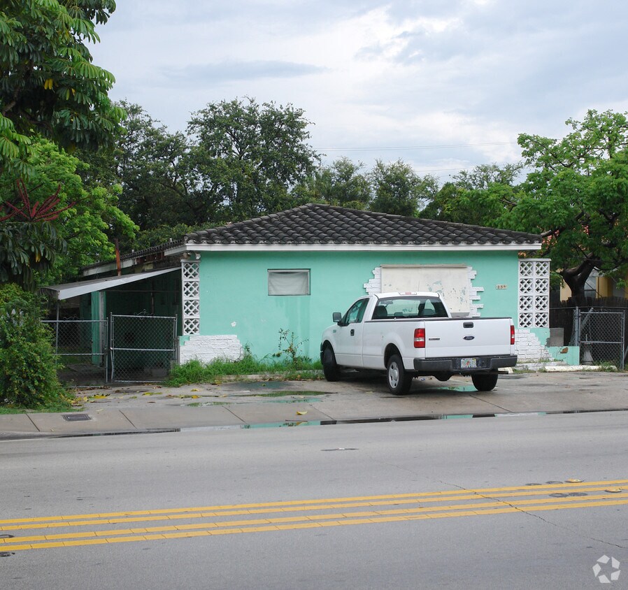 255 NE 54th St - 237-271 NE 54th St