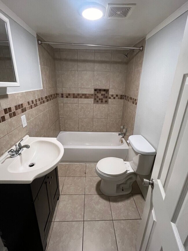 Foto del edificio - 3 Bedroom!