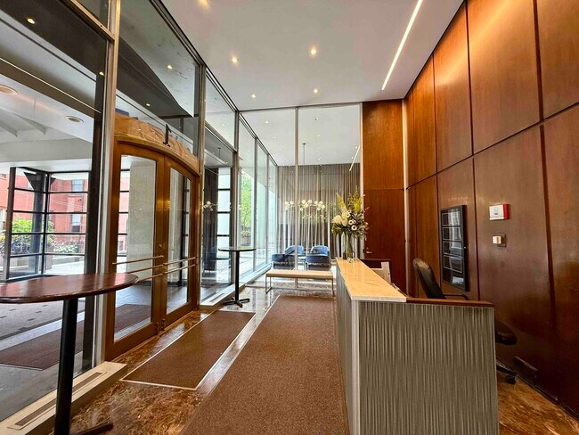 Foto del edificio - 1 E Schiller St