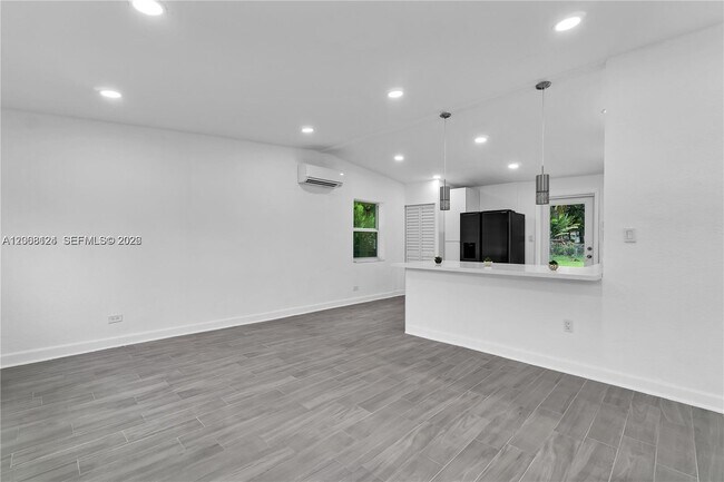 Foto del edificio - 1175 NW 133rd St