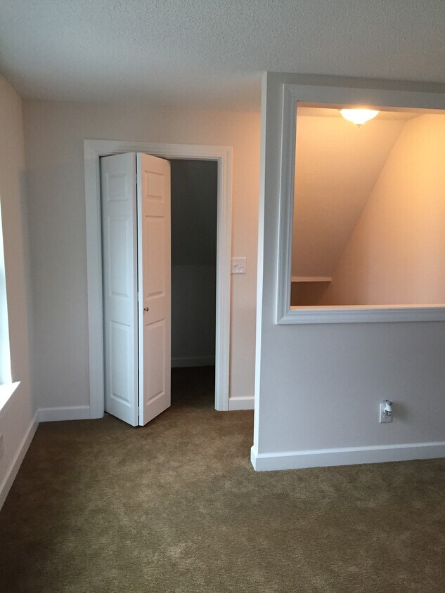 Foto principal - 1369 Saint Clair Ave