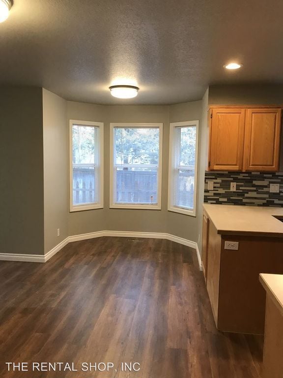 Foto del edificio - SE Bend 3 Bedroom, 2.5 Bath House, A/C, Gas Heat & Fireplace, Dbl Garage, Fenced Yard