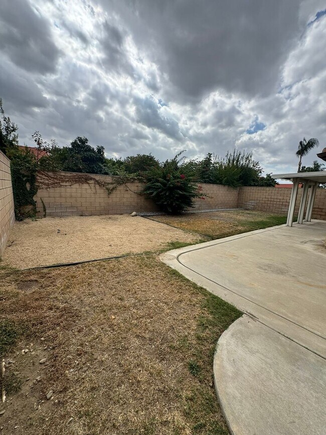 Foto del edificio - Spacious 4-Bedroom Home with Modern Comfor...
