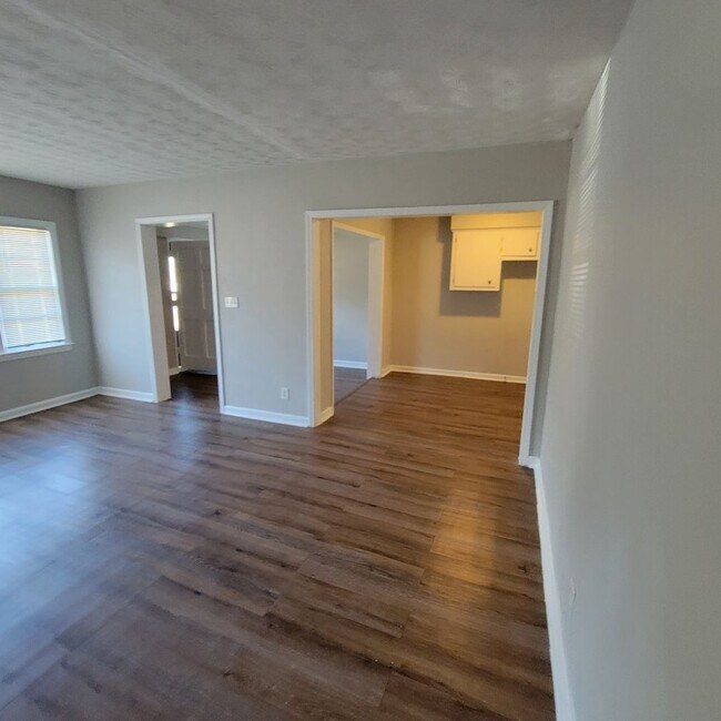 Foto del edificio - Roomy Cute Brick Ranch