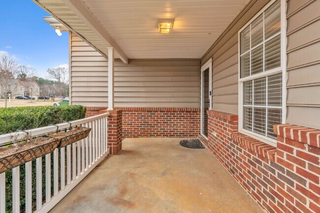 Foto del edificio - Spacious 3BR, 2BA Townhome with 2-Car Garage & Fireplace $1850/mo rent***