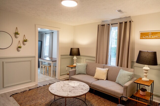 Living room - 315 Doyle St