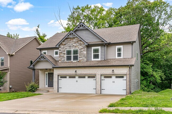 Building Photo - Pet Friendly Four Bedroom!