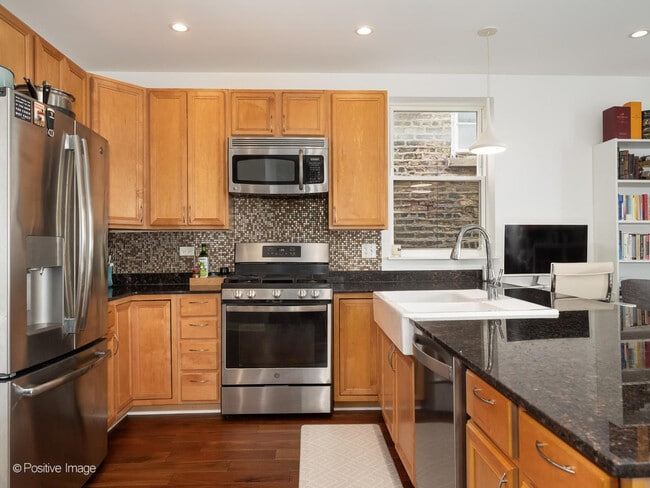 Foto del edificio - 3502 W Diversey Ave