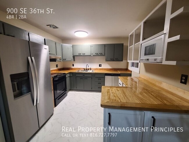 Building Photo - 900 SE 36th St