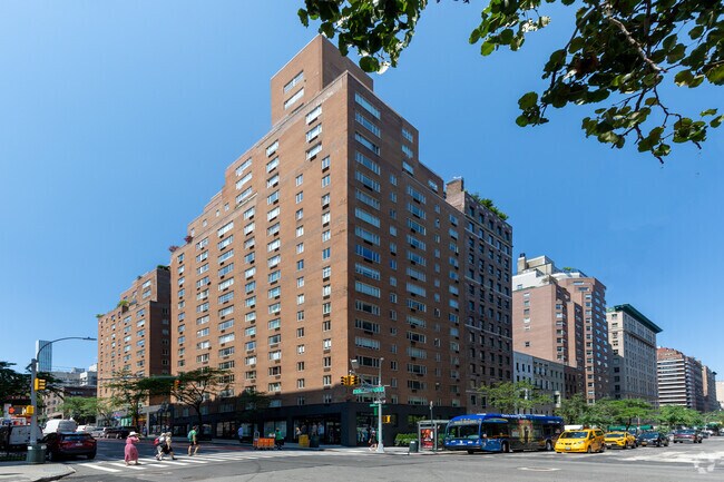Building Photo - 976-996 Lexington Ave