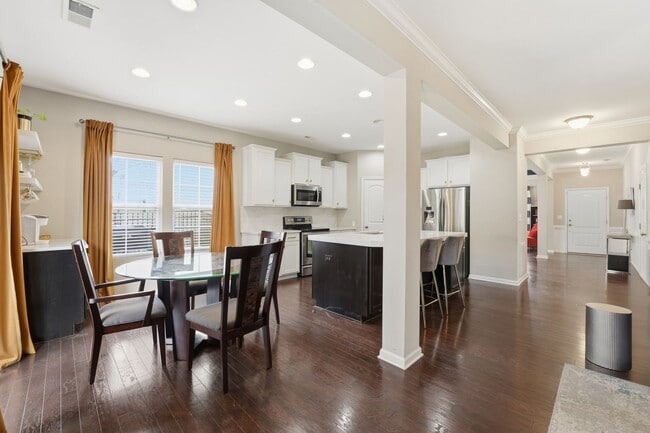 Building Photo - 2269 Isaac St