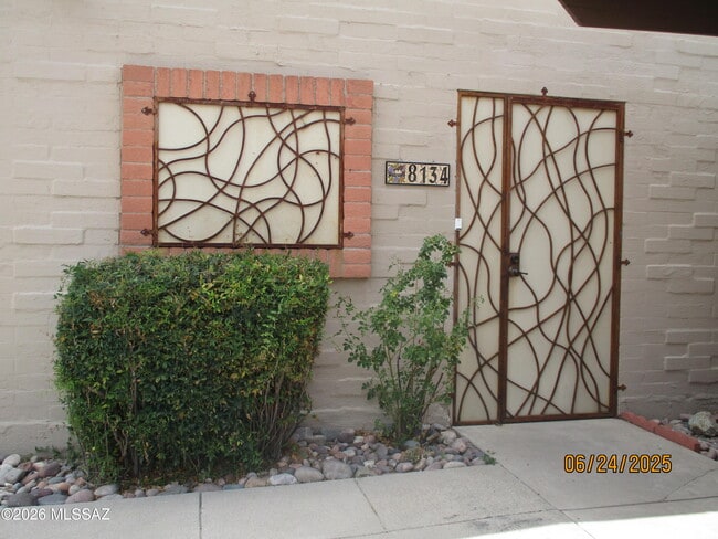 Building Photo - 8134 E Daniella Ln