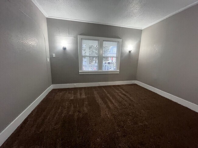 Foto del edificio - 1121 W Packard Ave