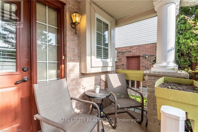 Building Photo - 263 Rossmore Ct