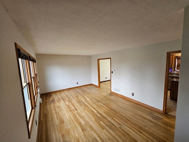 Building Photo - 621 William St