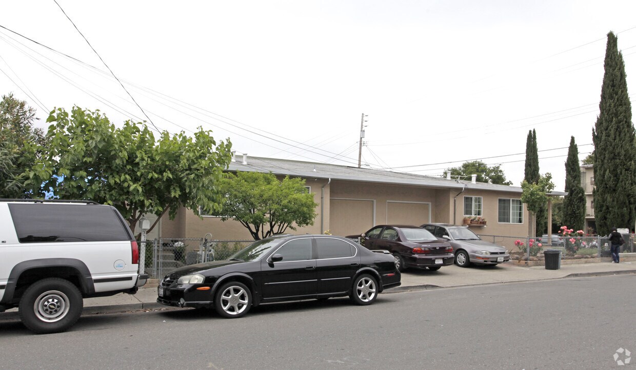Foto del edificio - 2797-2799 Blenheim Ave