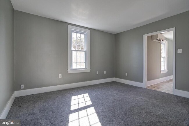 Building Photo - 1817 Meetinghouse Rd