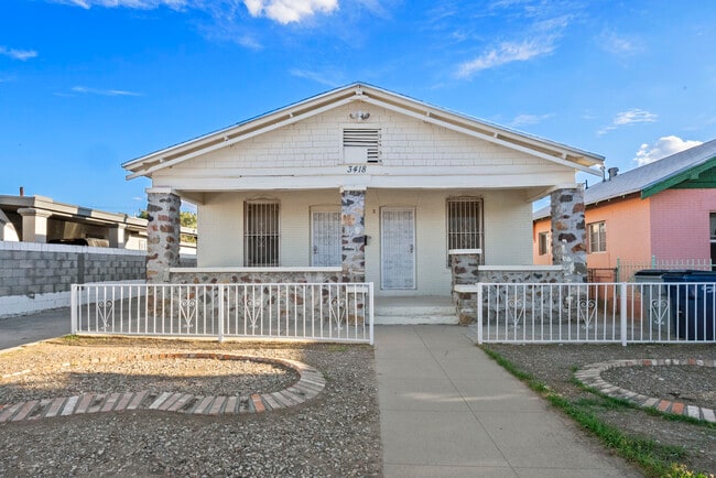 Building Photo - E Yandell