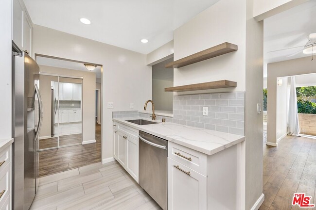 Building Photo - 6225 Canterbury Dr