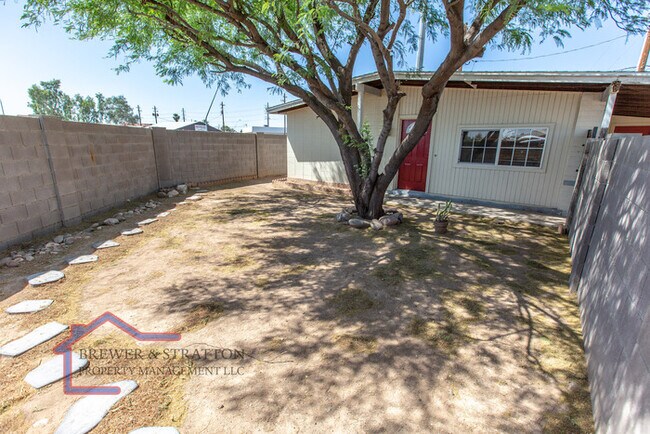 Building Photo - 333 N Dobson Rd - 3 BR, 2 BA - NO HOA!!!