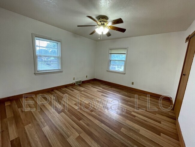 Building Photo - 1112 Byron Ave