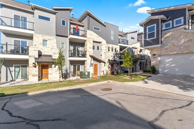 Foto del edificio - 7203 Bassett Ct