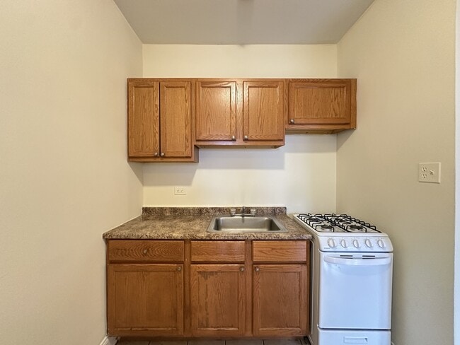 Building Photo - 4856 N Damen Ave