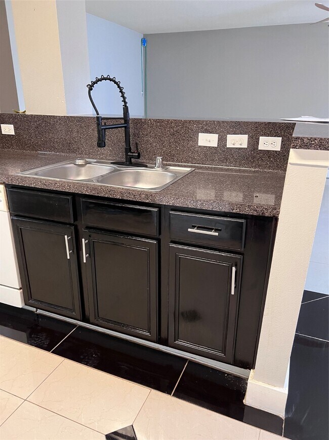 Building Photo - 19818 Lindenwick Ct