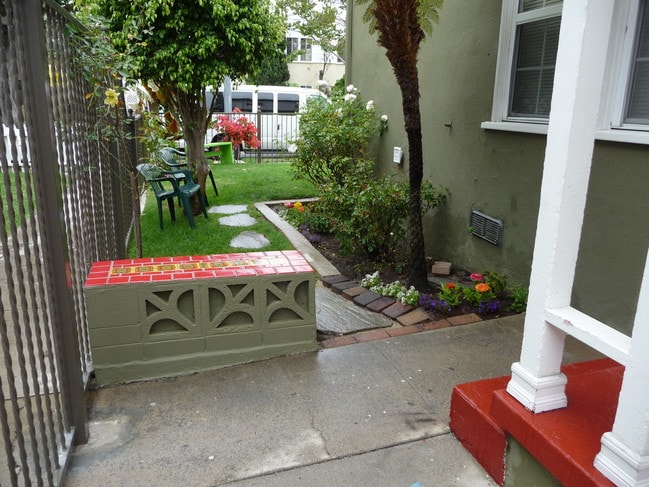 Side yard - 5408 Kinston Ave