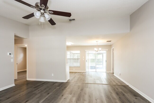 Foto del edificio - 11337 Blackbark Dr