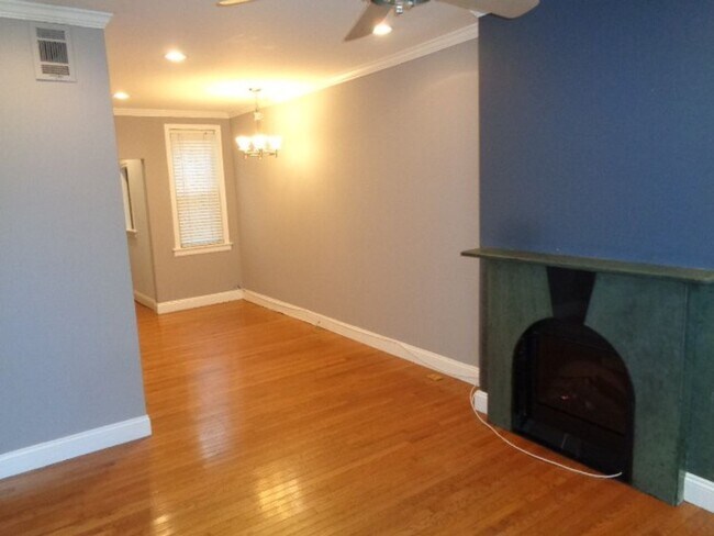 Photo - 404 S Eaton St House