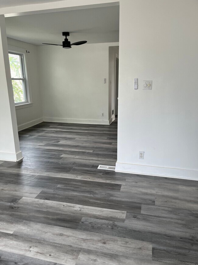 Building Photo - 337 Saint Lawrence Ave