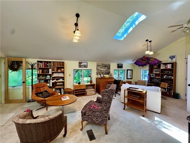 Foto del edificio - 333 Colebrook Dr