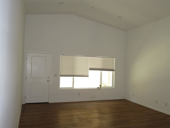 Foto del edificio - 12550 Laurel St