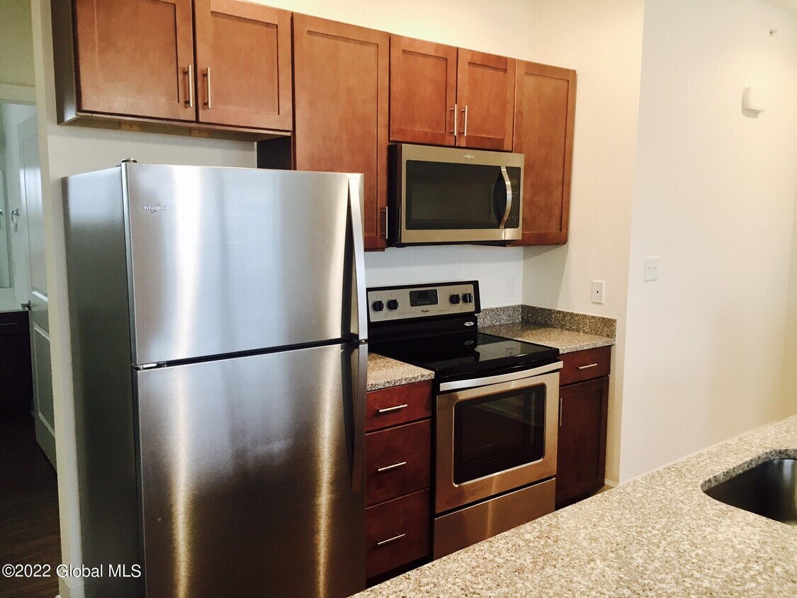 9 Alvino Rd Unit 3, Niskayuna, NY 12309 Room for Rent in Niskayuna