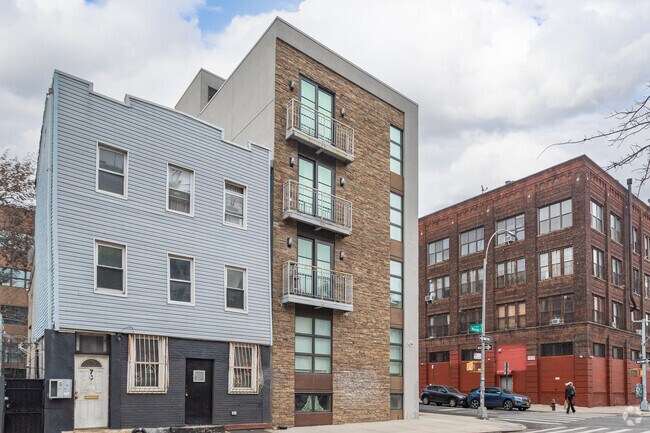 Building Photo - 125 Leonard St