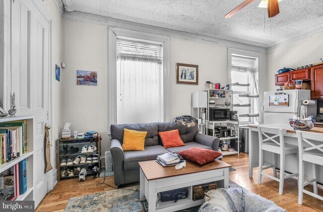 Foto del edificio - 3017 W Girard Ave
