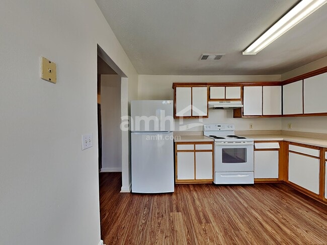 Building Photo - 1202 Larzelere Ln